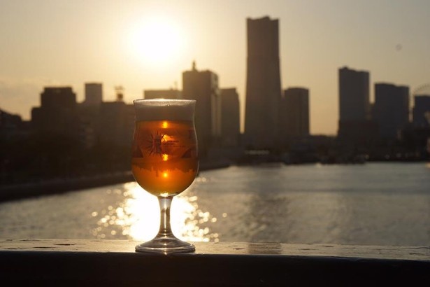 【写真を見る】海風を感じながら、極上のベルギービールを味わおう！