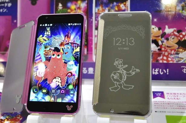 エレクトリカルパレードがテーマのDisney mobile（DM-02H）はスワロフスキー・クリスタルがアクセント