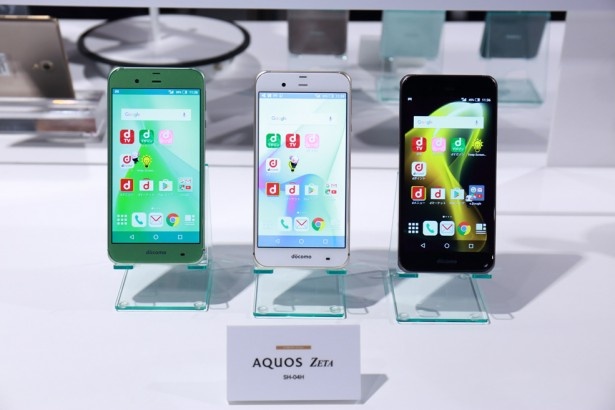高性能F1.9レンズを搭載したAQUOS ZETA（6月上旬発売予定）