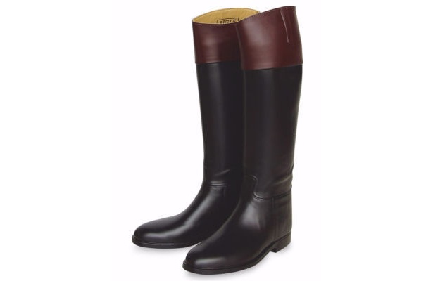 ジャンピングは、一見レインブーツだと分からないデザイン性でタウンにも使える(2万3100円/AIGLE)