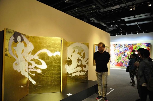 新作の「風神雷神」も関西で初展示。女性の白い肌には胡粉が使われている
