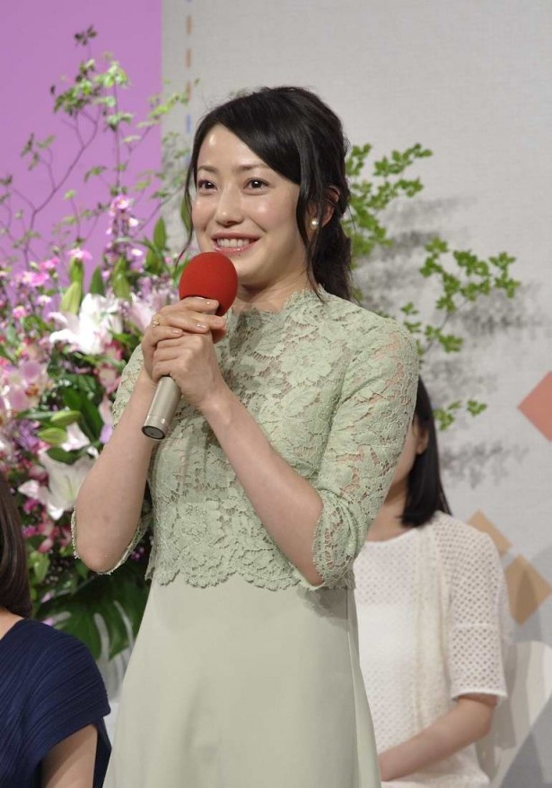 昨年8月に長男を出産した菅野美穂。今回のドラマでも二人の娘を持つ母を演じる