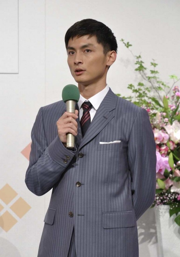 幼馴染としてすみれを支える野上潔役を演じる高良健吾