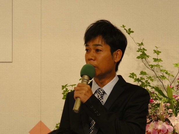 坂東営業部の番頭役・野上正蔵を演じる名倉潤