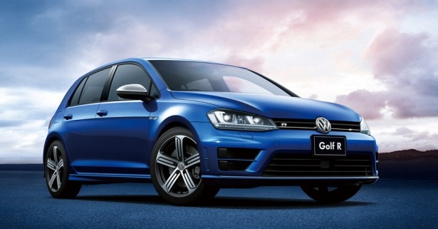 【写真を見る】プロドライバーの同乗走行で「Golf R」のパワースライド体験も実施！