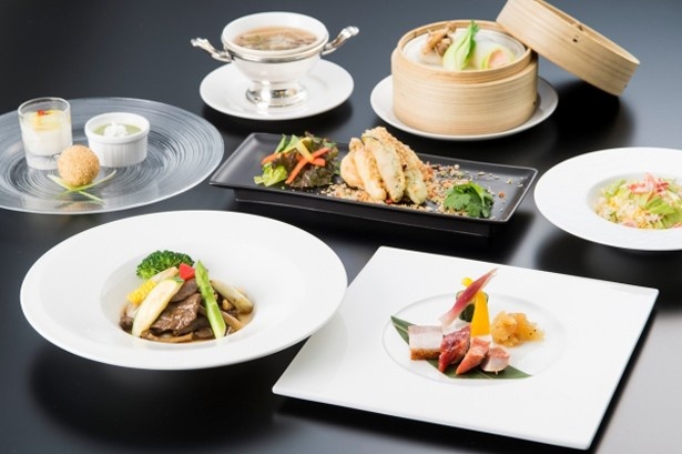 【写真を見る】広東料理「桃李」のスペシャルランチ