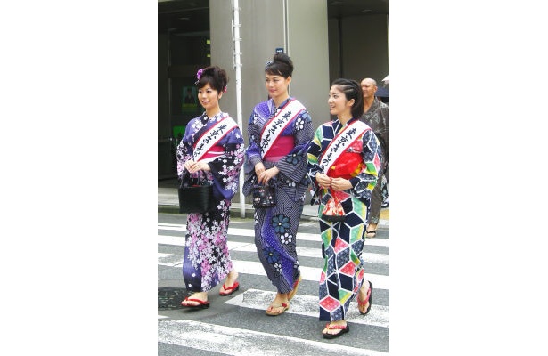 七夕の日に東京・日本橋の街が“浴衣女性”だらけに！