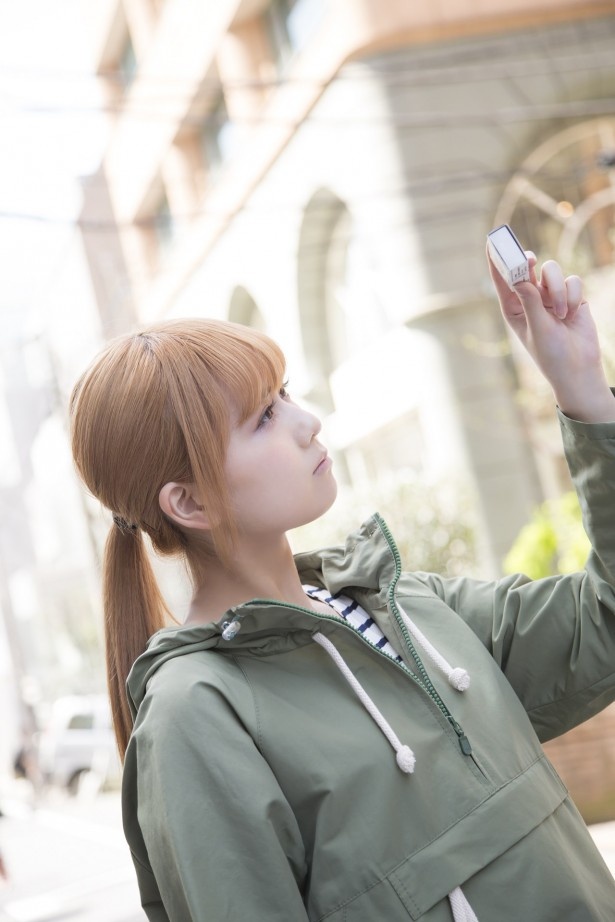 生まれてはじめて髪の毛を金色に染めたという、佐藤すみれ