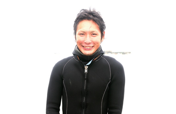 “仕事着”の清水さんはこんな感じ