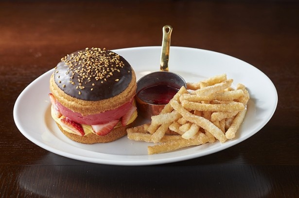 「アイスバーガー」はモチモチしたバンズと冷たいアイスが好相性の新感覚スイーツ