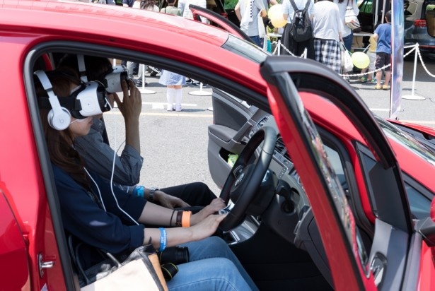 VRを使って、実際に運転している感覚が体験できるコーナーも