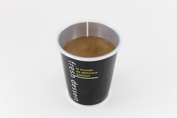 コーヒーの分量を通常のコーヒープリンよりも多く配合した「大人の珈琲プリン」(194円)