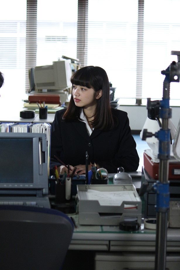打ち合わせのあとに、急に小松が笑い出す場面も?すっかりスタッフとも打ち解けている様子!