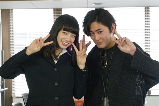 小松菜奈がオールアップ!駆けつけた間宮祥太朗と記念撮影