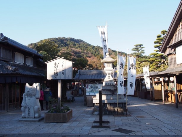 おかげ横丁の古き良き街並み。歩いているだけでタイムスリップしたかのような気分に