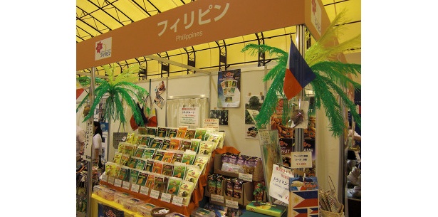 フィリピン名物、ドライマンゴーが買えるブースも！
