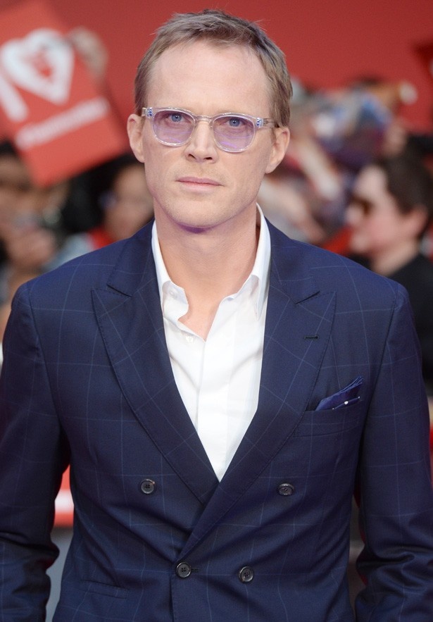 【写真を見る】『ツーリスト』『トランセンデンス』などでジョニーと共演しているポール・ベタニー