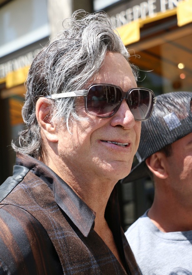 ジョニーの友人として知られるミッキー・ローク