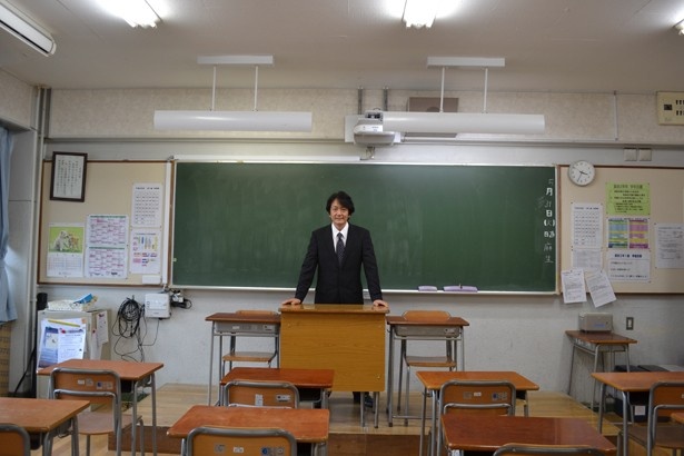 撮影時の様子を教えてくれたのは、長時間におよぶ撮影に立ち会ったという江草清和教諭(「聖徳学園中学・高等学校」)