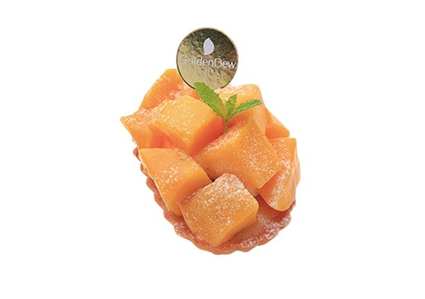 カスタードクリームとマンゴーの相性が抜群な「フレッシュマンゴータルト」(350円)/Golden Dew Café