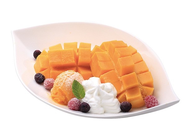 マンゴーの果肉を楽しむシンプルな一品「マンゴープレート」(980円)/ Golden Dew Café