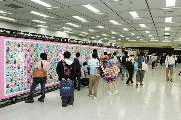 「スクフェス」ゲームで獲得できるイラストを一堂に展示！中にはすでに配信していないレアな絵柄も