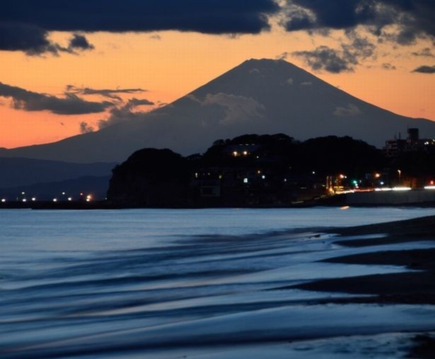 七里ヶ浜から見る富士山