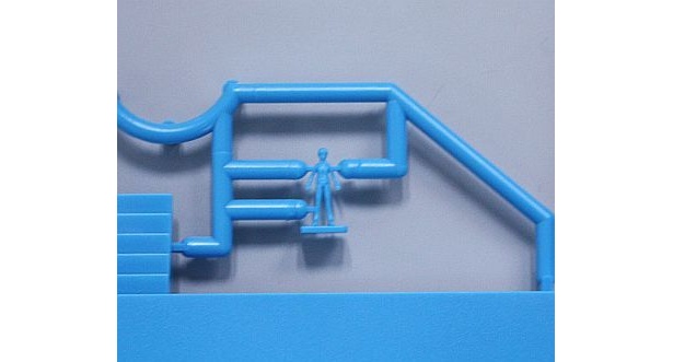 お台場バージョンのアムロは開封時に台座にくっついている。小さいから見落とし注意！