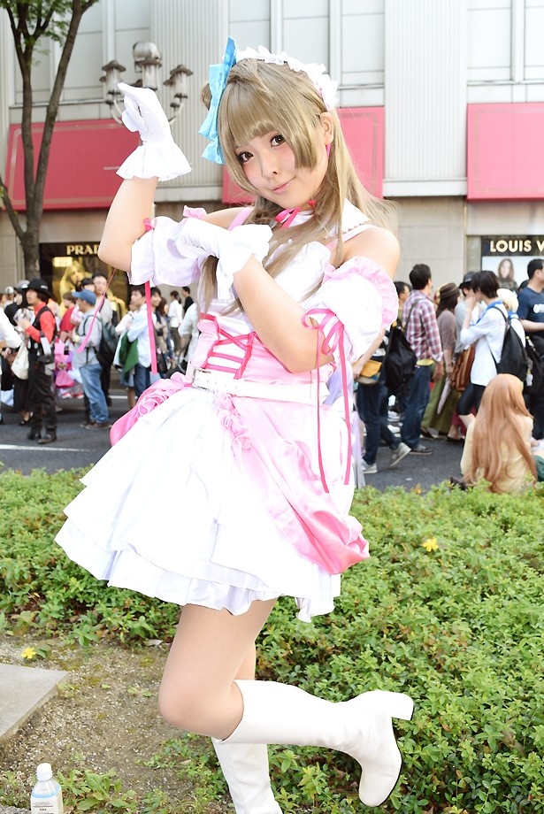 「ラブライブ！」の南ことりに扮する莉依紗さん