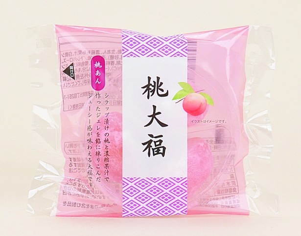 桃果汁入りの餅を使った｢桃大福｣(128円)。白桃のシロップ漬けと濃縮果汁で作ったジュレを白あんに配合した“桃あん”が爽やか ※数量限定