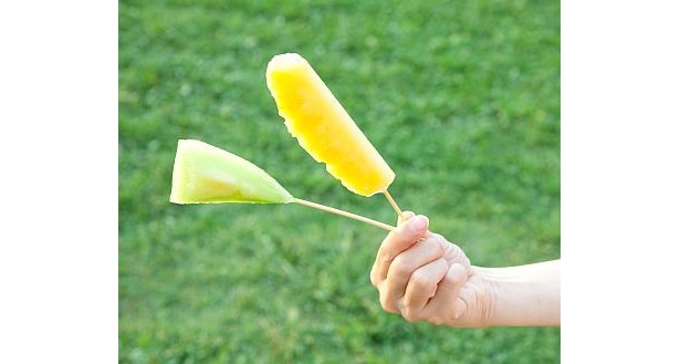 緑の農場の物語で販売するフローズンフルーツスティック（各200円）は暑い夏にピッタリ！