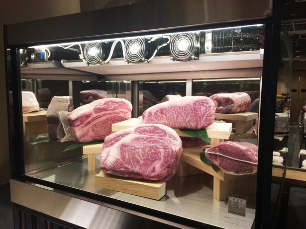 きれいなサシが入った上質な黒毛和牛