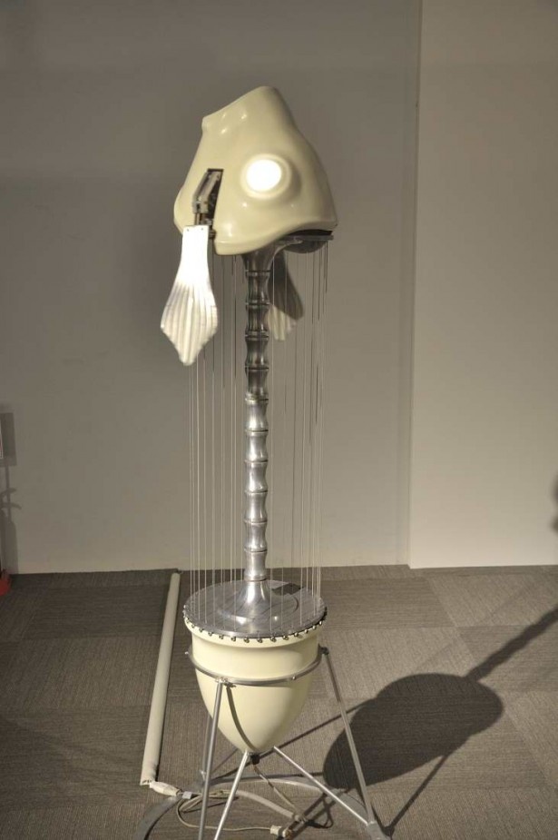 魚型電動ハープ「魚立琴（なたてごと）」
