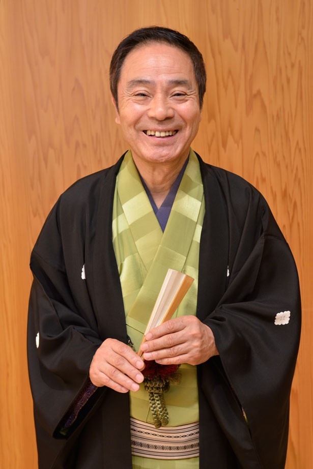 桂福團治は難波新地にちなんだ「立ち切れ線香」を披露