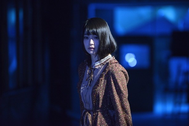 映画初出演の欅坂46・石森虹花。彼女の視線の先には一体何が?(『コープスパーティー Book of Shadows』)