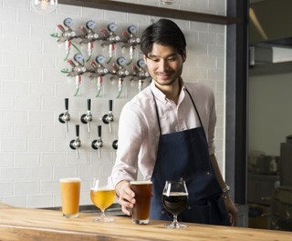 新宿に誕生したビールの醸造所が併設されたバーとは？