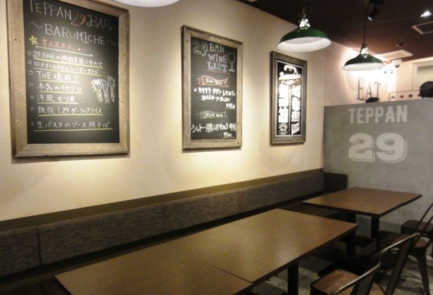 居心地のいい店内。黒板メニューのおすすめ料理やおすすめワインは要チェック！