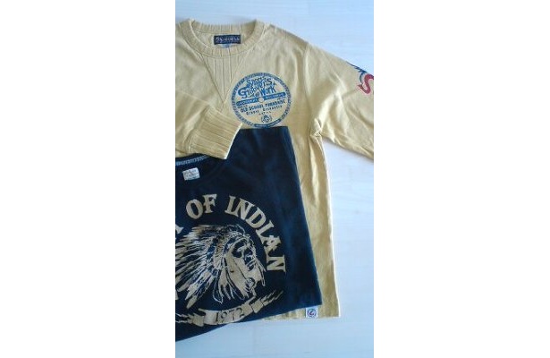 その3・元町パセオ2階JUNKEY HEARTSより￥7140→￥3800（黄）、￥4095→￥3685（黒）。どちらも長袖です