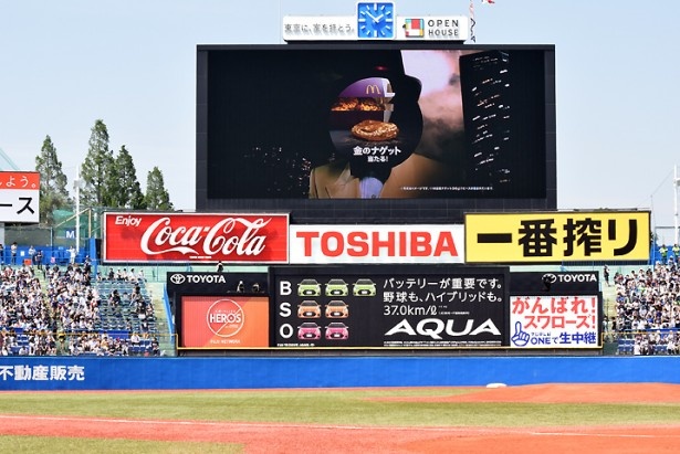 抽選で1名にプレゼントされる「金のナゲット」を紹介