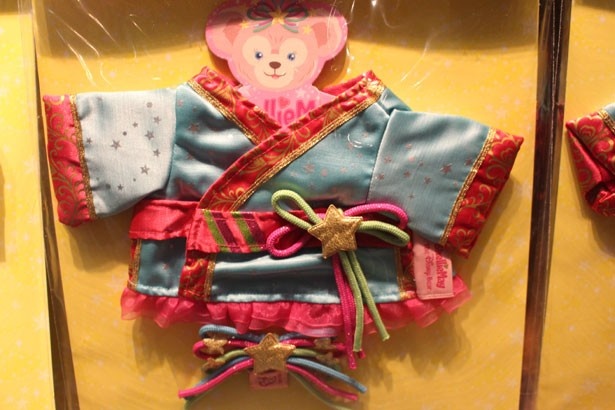 シェリーメイの「コスチュームセット」(3500円)は、裾にピンクのフリルが付いている