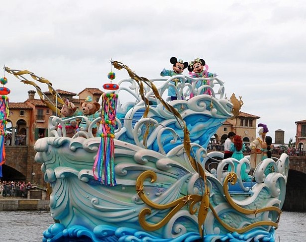 歌うディズニーの仲間たち