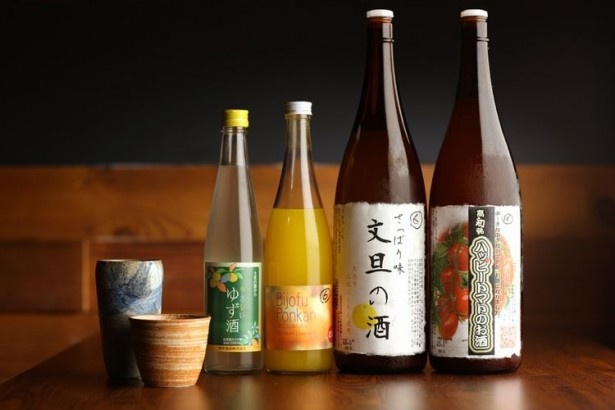 土佐の地酒は全10種。徳利790円～、グラス490円～