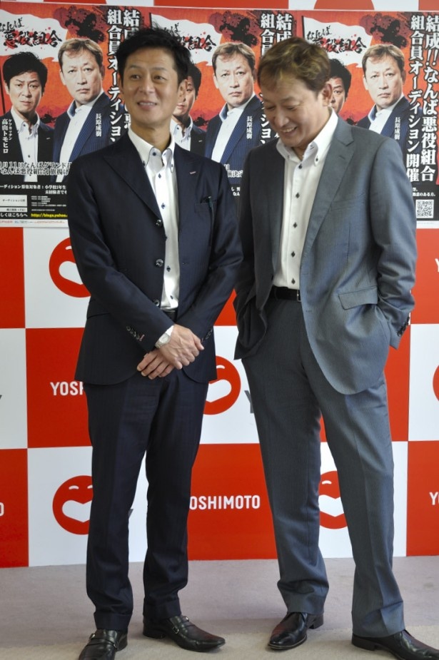 会見のオフショット。本当は二人とも笑顔の優しいお兄さん