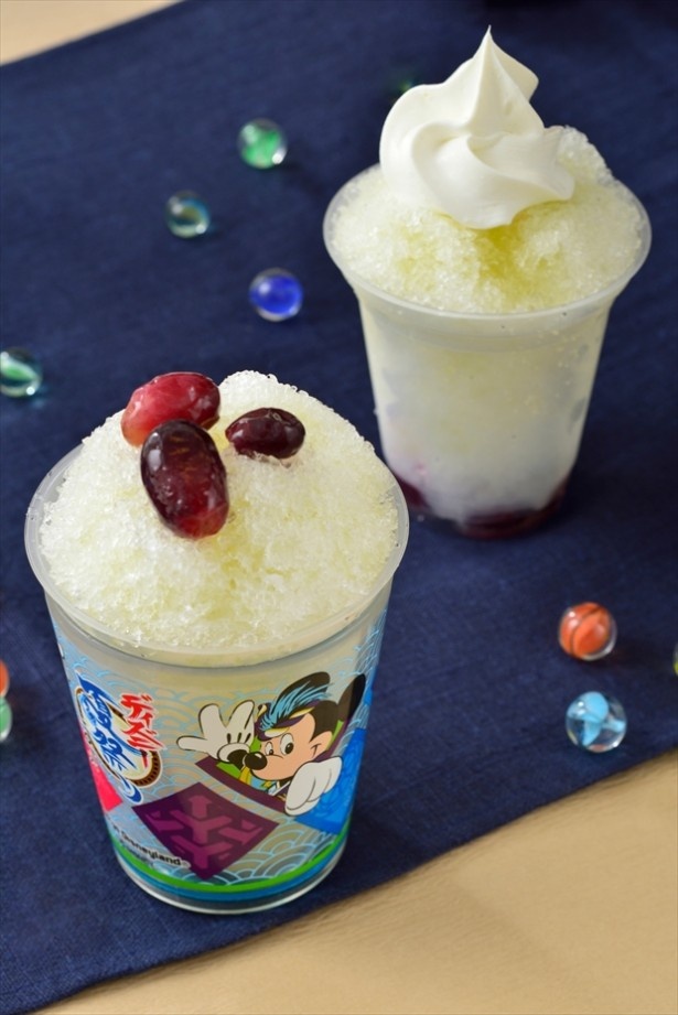 ひんやりとした「シェイブアイス、スーベニアカップ付き」(720～880円)はさまざまなフレーバーが登場している