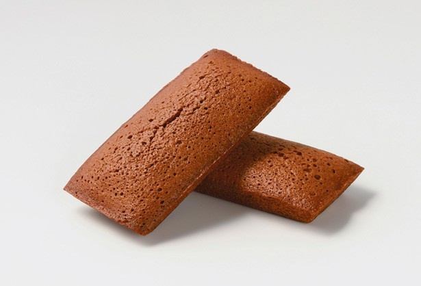 「ショコラフィナンシェ」(140円)。ビターチョコレートに宮古島の雪塩を合わせた、大人の味わい