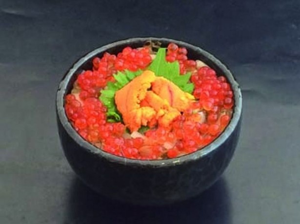 函館朝市で食べられる漁り火がごめ丼（すずや食堂ほか・期間限定店舗もあり）
