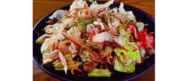 油かすを使った｢焼そば｣は、濃厚なうまさがポイント(500円/たちばな)