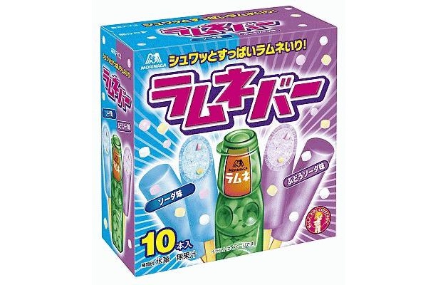 氷菓にラムネ粒が入ったラムネバーソーダ味＆ブドウソーダ味。森永製菓では1989年からラムネ入りアイスを発売している