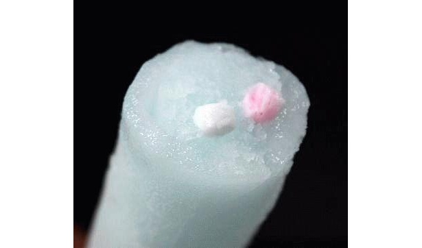 【いろんなラムネアイス画像】中にはカラフルなラムネが！