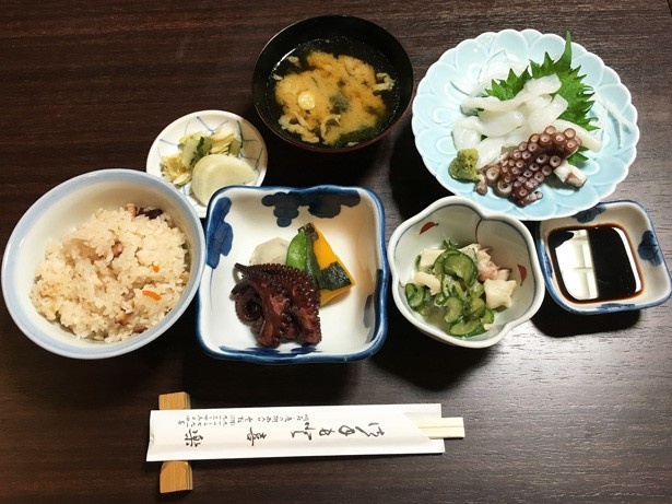 魚の棚商店街にある日本料理店「喜楽」で味わえるたこ定食(1400円)